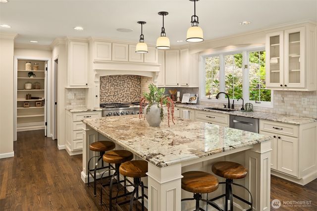 22008 NE 66th Place, Redmond, WA 98053
