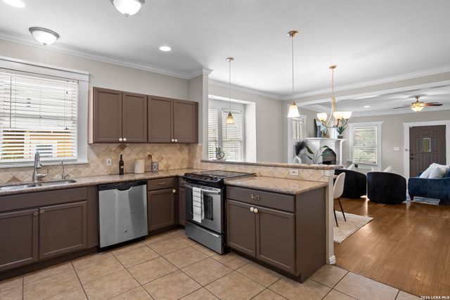 624 W Agarita, San Antonio, TX 78212