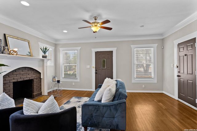 624 W Agarita, San Antonio, TX 78212