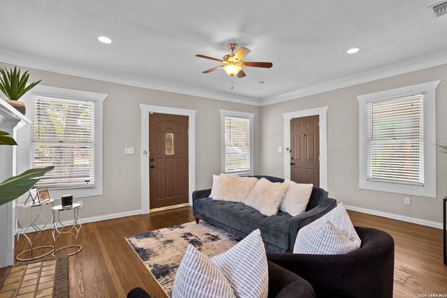 624 W Agarita, San Antonio, TX 78212