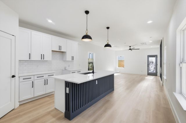 2530 Lowery Street, Dallas, TX 75215