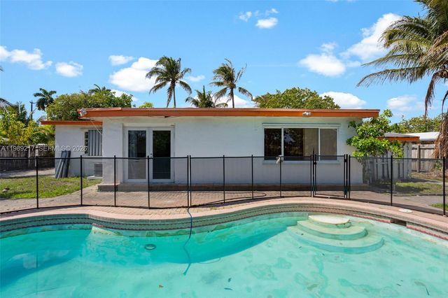 4750 NE 17th Ave, Pompano Beach, FL 33064