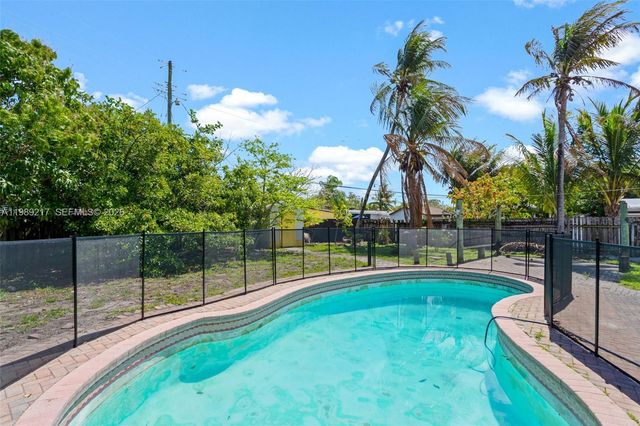 4750 NE 17th Ave, Pompano Beach, FL 33064