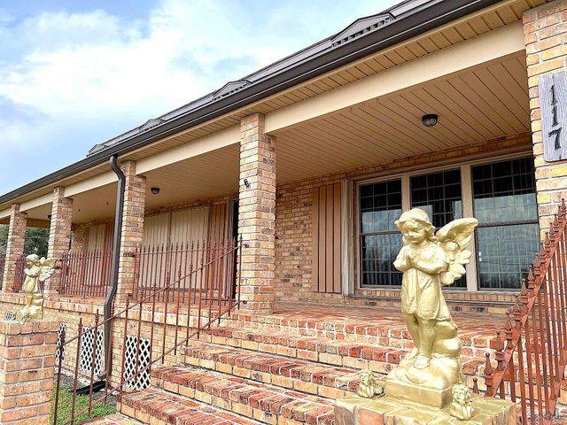 117 Norman St, Golden Meadow, LA 70357