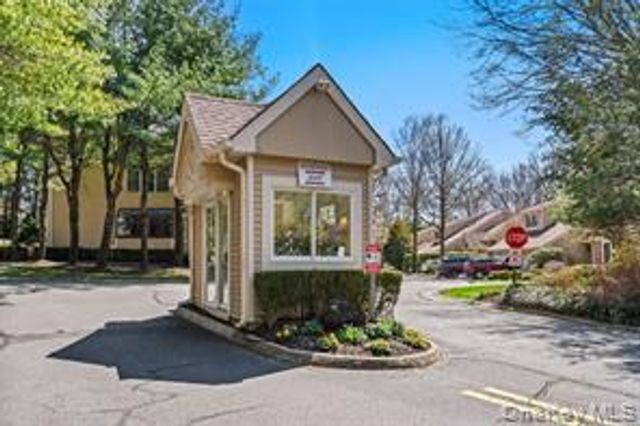 28 Willow Ridge Drive, Smithtown, NY 11787