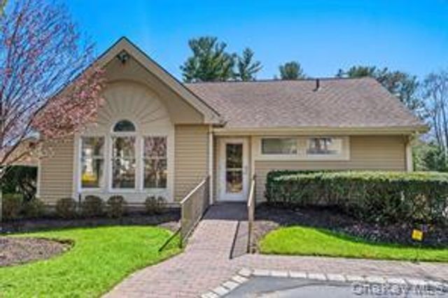 28 Willow Ridge Drive, Smithtown, NY 11787