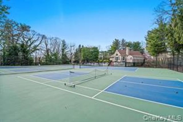 28 Willow Ridge Drive, Smithtown, NY 11787