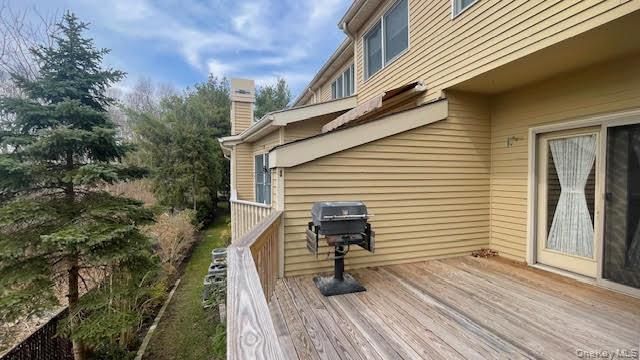 28 Willow Ridge Drive, Smithtown, NY 11787