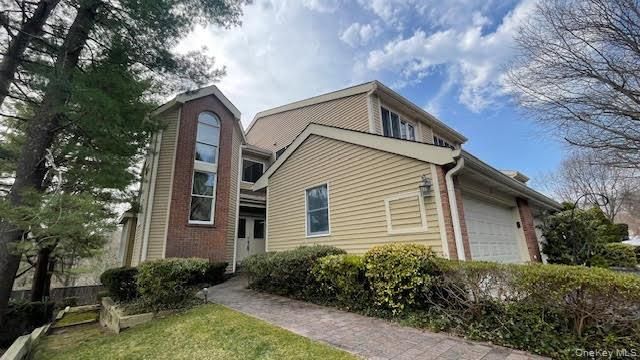 28 Willow Ridge Drive, Smithtown, NY 11787