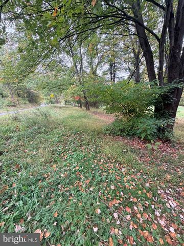 6957 FISHING CREEK VALLEY RD, Harrisburg, PA 17112