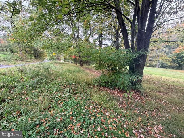 6957 FISHING CREEK VALLEY RD, Harrisburg, PA 17112