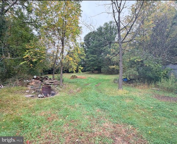 6957 FISHING CREEK VALLEY RD, Harrisburg, PA 17112
