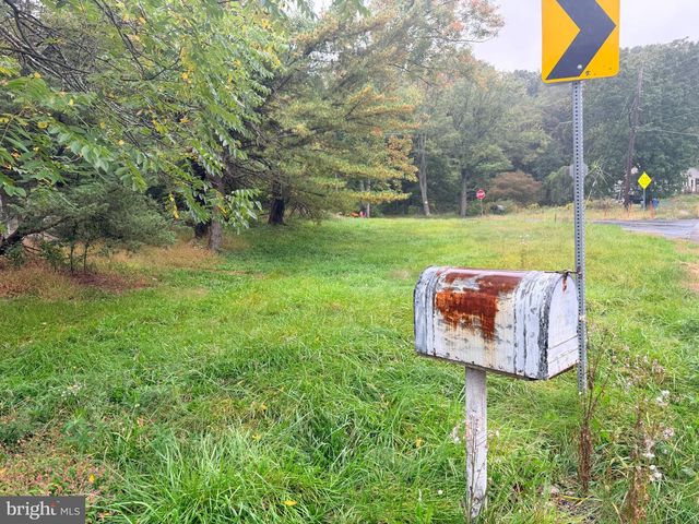 6957 FISHING CREEK VALLEY RD, Harrisburg, PA 17112