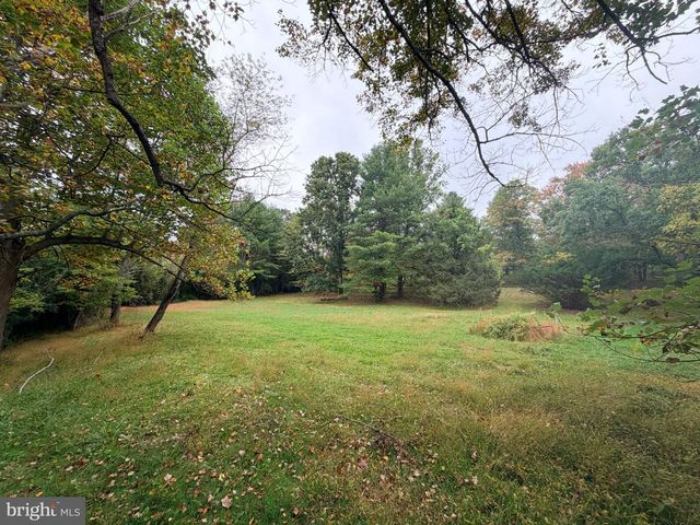 6957 FISHING CREEK VALLEY RD, Harrisburg, PA 17112
