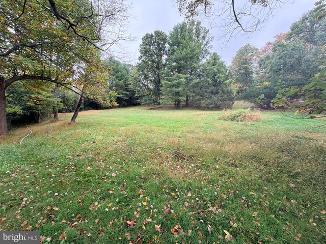 6957 FISHING CREEK VALLEY RD, Harrisburg, PA 17112