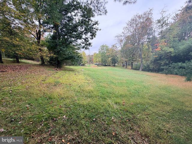 6957 FISHING CREEK VALLEY RD, Harrisburg, PA 17112
