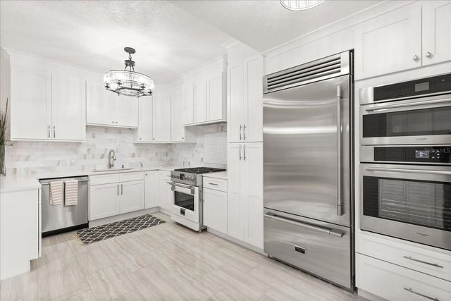 2001 SANFORD AVENUE, Sanford, FL 32771