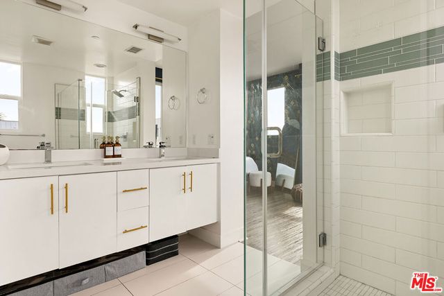 6074 W Studio Court, Los Angeles, CA 90038