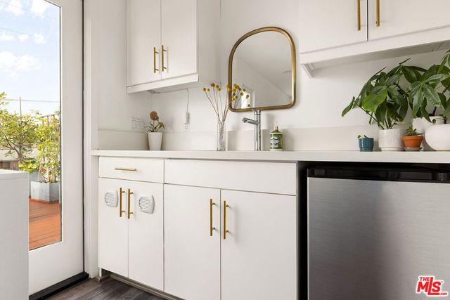 6074 W Studio Court, Los Angeles, CA 90038