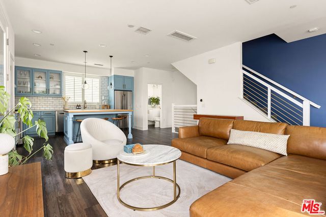 6074 W Studio Court, Los Angeles, CA 90038