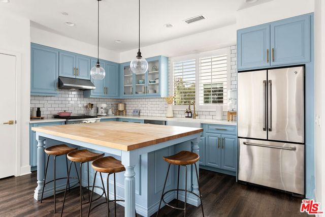 6074 W Studio Court, Los Angeles, CA 90038