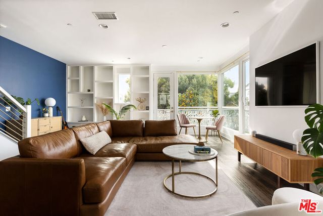 6074 W Studio Court, Los Angeles, CA 90038