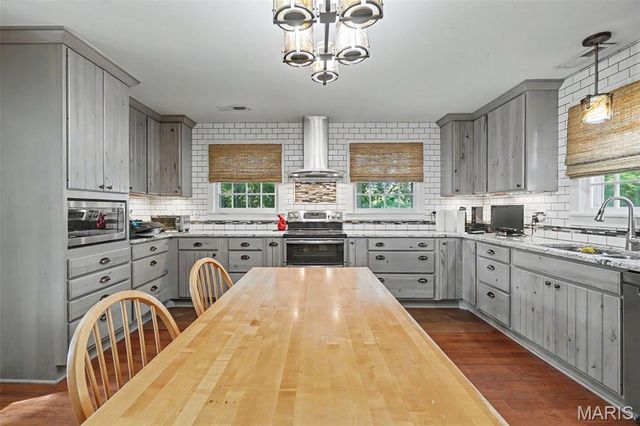 12340 S 40 Drive, St Louis, MO 63141