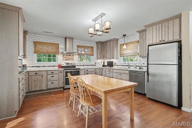 12340 S 40 Drive, St Louis, MO 63141