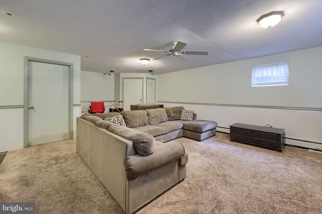 340 CURBY DR, Mountville, PA 17554