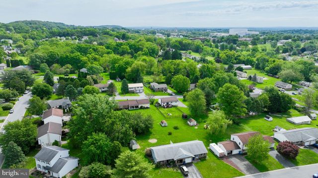340 CURBY DR, Mountville, PA 17554