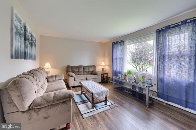 340 CURBY DR, Mountville, PA 17554