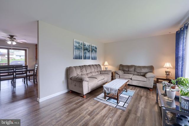 340 CURBY DR, Mountville, PA 17554