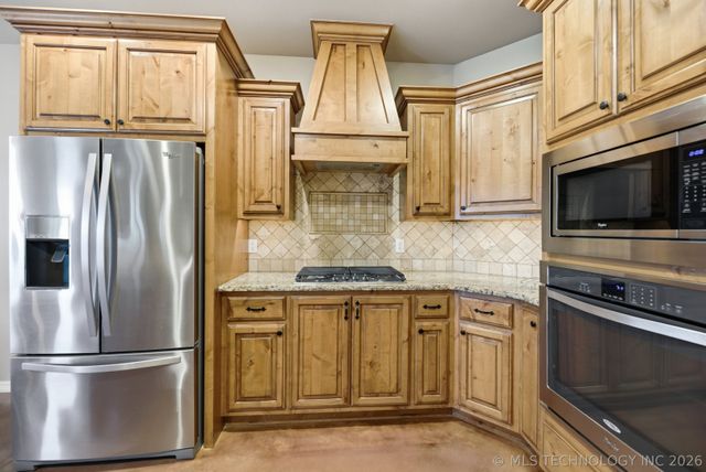 1 cripple creek, Pryor, OK 74361