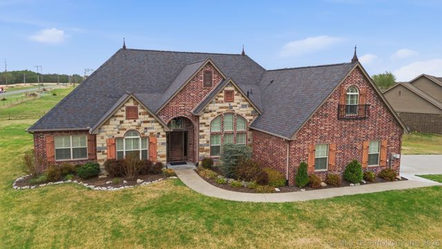 1 cripple creek, Pryor, OK 74361