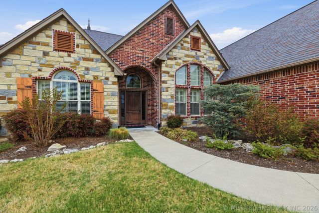 1 cripple creek, Pryor, OK 74361