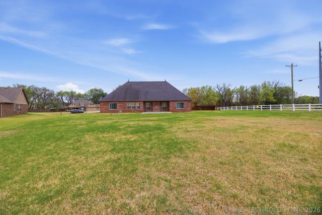 1 cripple creek, Pryor, OK 74361