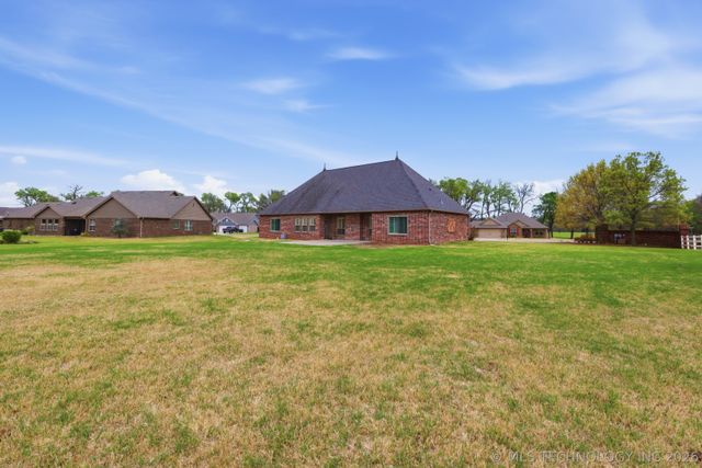 1 cripple creek, Pryor, OK 74361