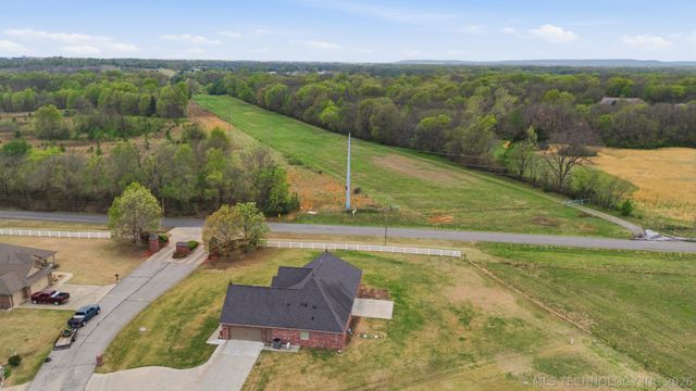 1 cripple creek, Pryor, OK 74361