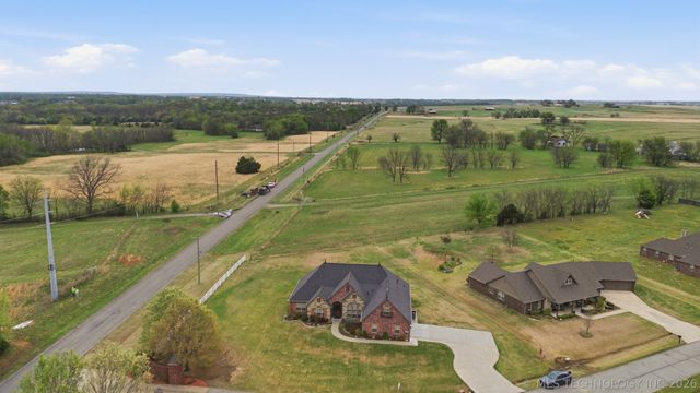 1 cripple creek, Pryor, OK 74361
