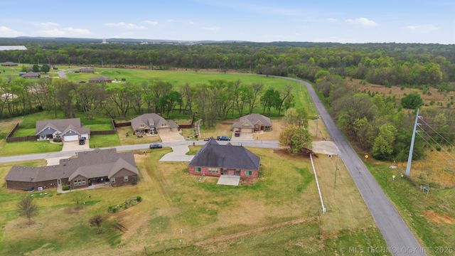 1 cripple creek, Pryor, OK 74361