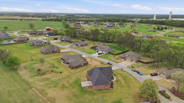 1 cripple creek, Pryor, OK 74361