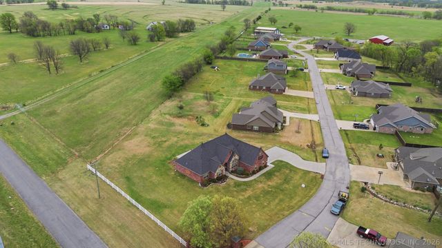 1 cripple creek, Pryor, OK 74361