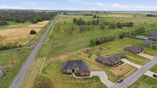 1 cripple creek, Pryor, OK 74361