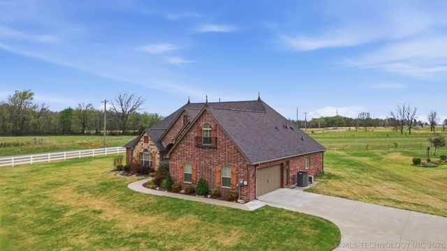 1 cripple creek, Pryor, OK 74361