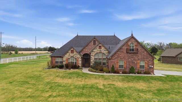 1 cripple creek, Pryor, OK 74361