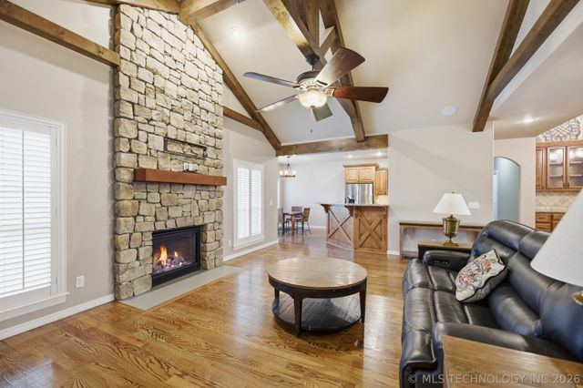 1 cripple creek, Pryor, OK 74361
