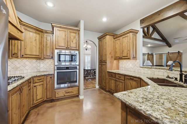 1 cripple creek, Pryor, OK 74361