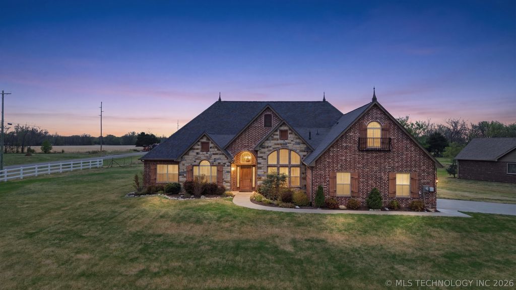 1 cripple creek, Pryor, OK 74361