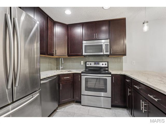 9158 Robin Court, St Louis, MO 63144