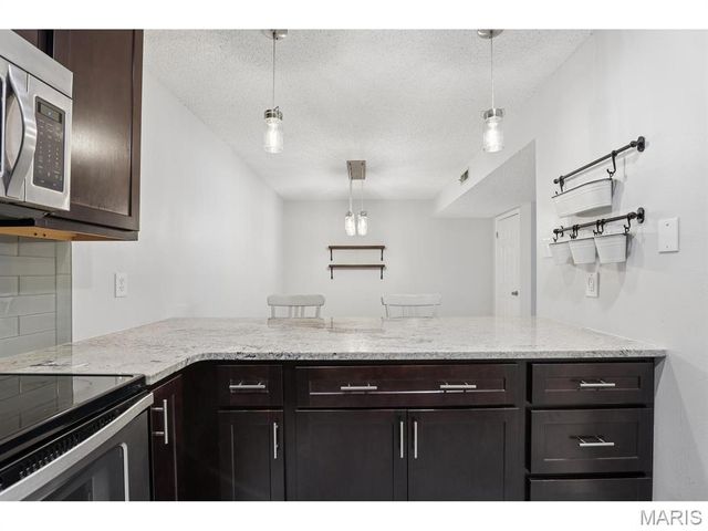 9158 Robin Court, St Louis, MO 63144